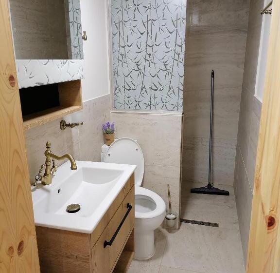 پانسیون стаи за гости в ритрийт център светлина мир любов Guest Rooms In Light Peace Love Center