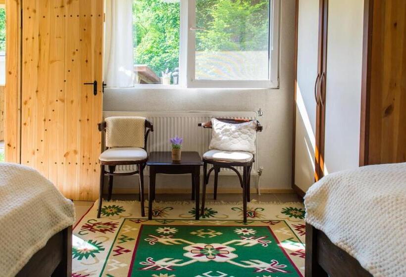 پانسیون стаи за гости в ритрийт център светлина мир любов Guest Rooms In Light Peace Love Center