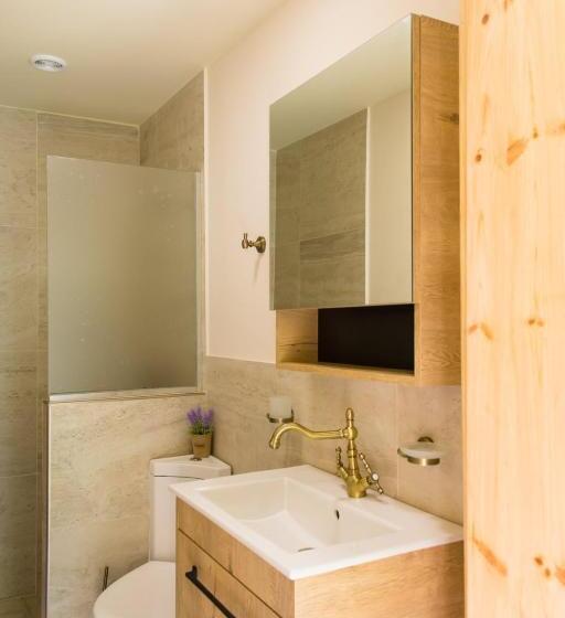 پانسیون стаи за гости в ритрийт център светлина мир любов Guest Rooms In Light Peace Love Center