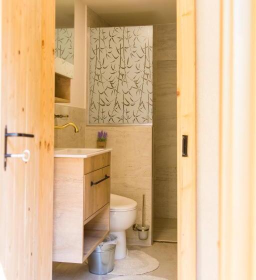 پانسیون стаи за гости в ритрийт център светлина мир любов Guest Rooms In Light Peace Love Center