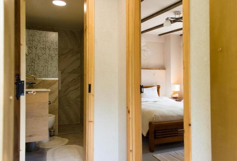 پانسیون стаи за гости в ритрийт център светлина мир любов Guest Rooms In Light Peace Love Center