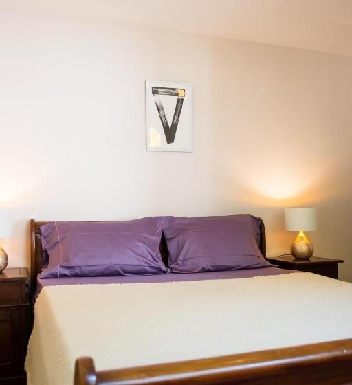 پانسیون стаи за гости в ритрийт център светлина мир любов Guest Rooms In Light Peace Love Center