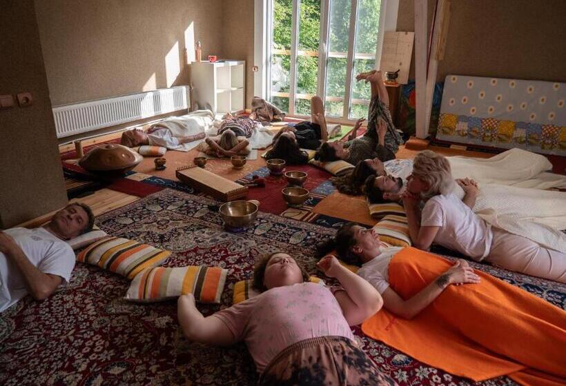 پانسیون стаи за гости в ритрийт център светлина мир любов Guest Rooms In Light Peace Love Center