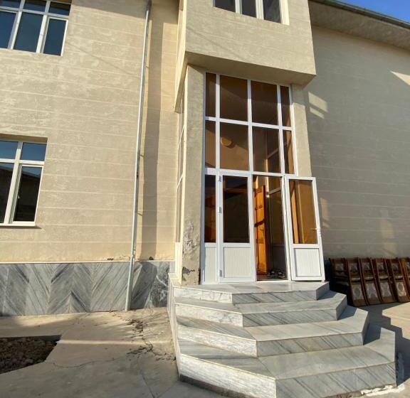 بنسيون 2х этажный бежевый жилой дом