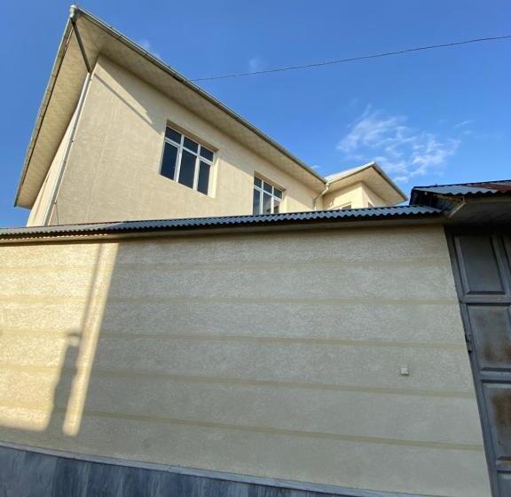 بنسيون 2х этажный бежевый жилой дом