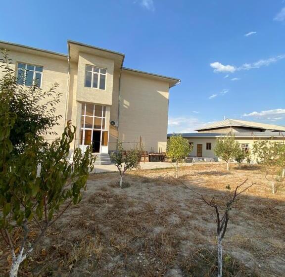 بنسيون 2х этажный бежевый жилой дом