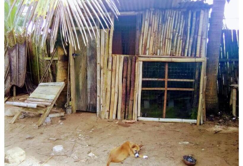 پانسیون Africamp Beachfront Cabins