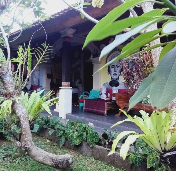 פנסיון Buratwangi Tropis House