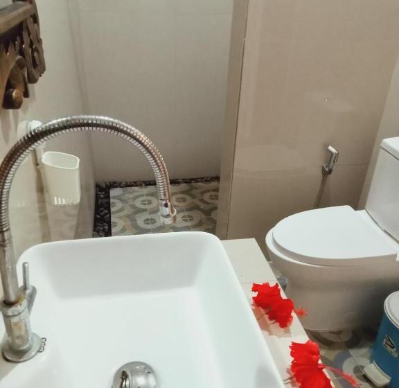 פנסיון Buratwangi Tropis House