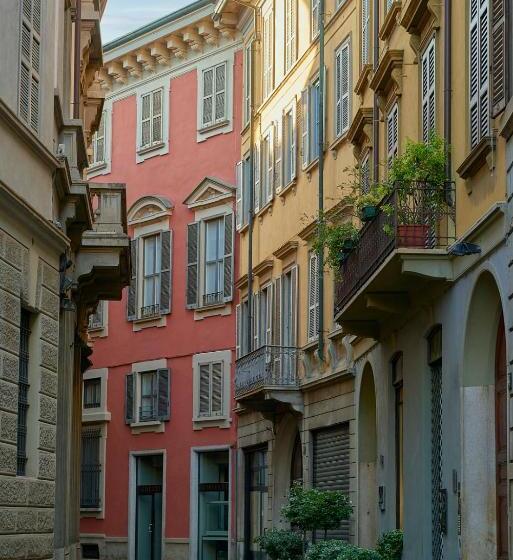 پانسیون Crossing Manzoni