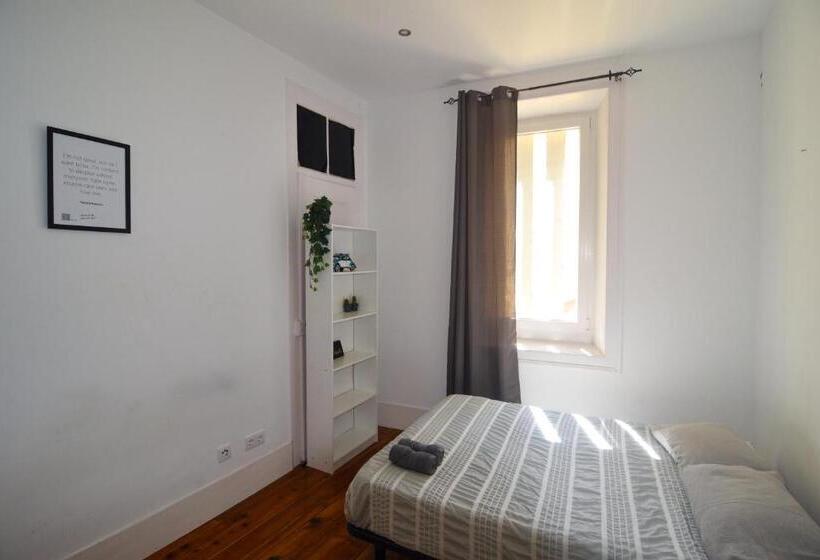 پانسیون Embassy Arriaga Private Elegance Rooms In Stylish Shared Apartment