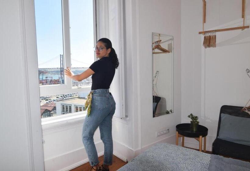 پانسیون Embassy Arriaga Private Elegance Rooms In Stylish Shared Apartment