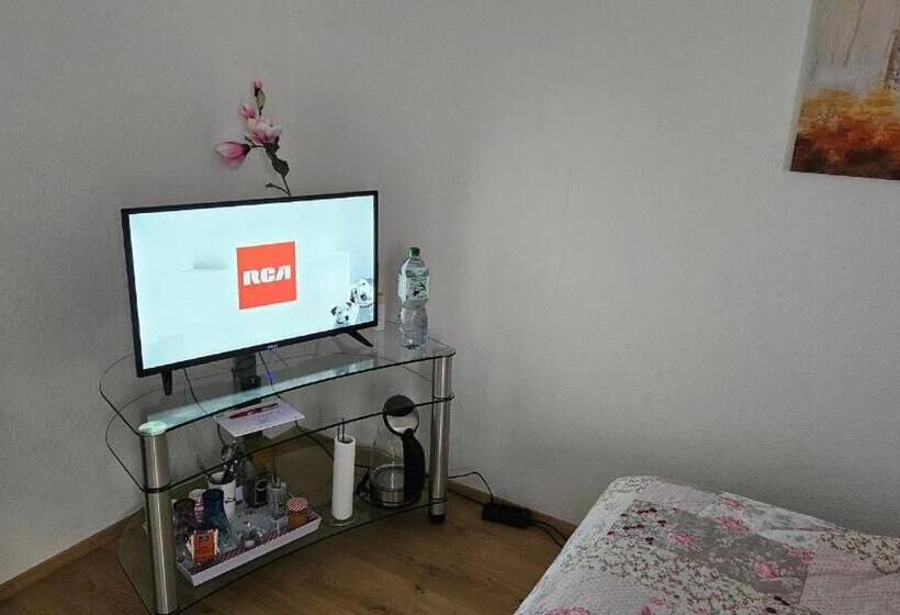 Пансион Ferienzimmer Bei Thomas Gemütliches Schlaf Und Wohnzimmer Mit Modernem Bad