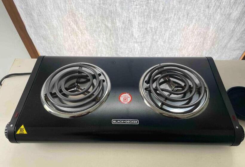 פנסיון Funky Little Shack