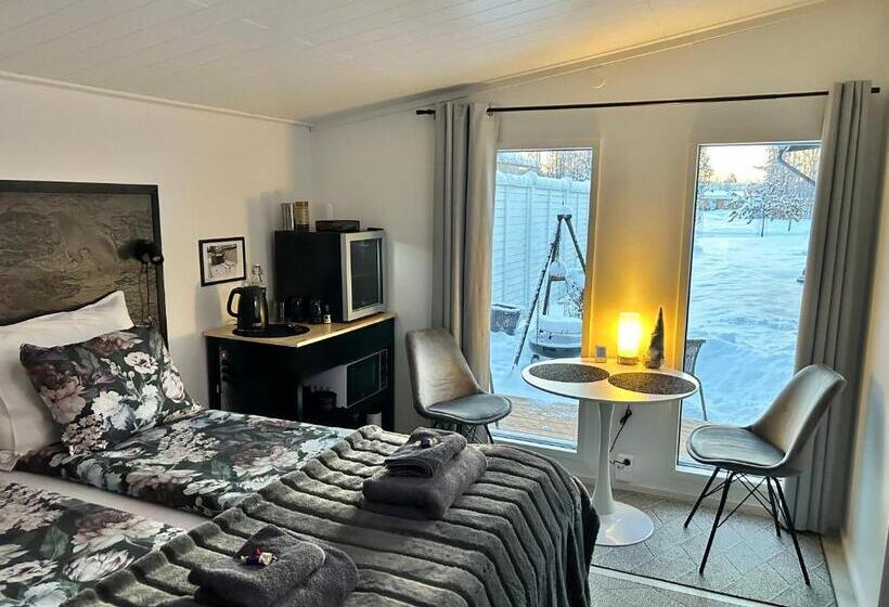 ペンション Guest House   Northern Tealight