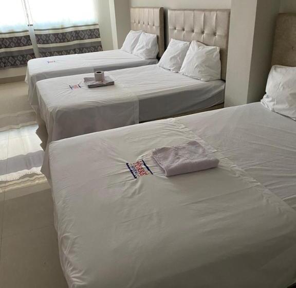 پانسیون Latorre Hostal