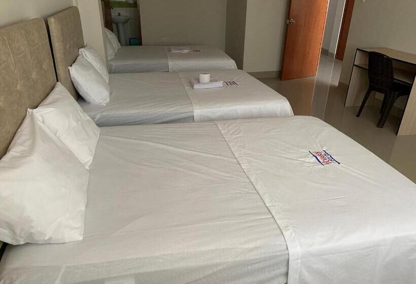 پانسیون Latorre Hostal