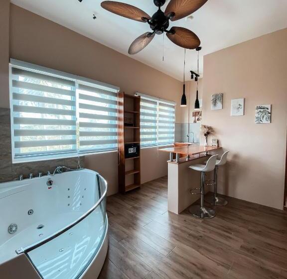 پانسیون Moalboal Lrs Lovers Nest