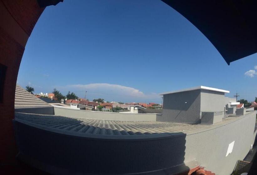 פנסיון Pousada Quintal !