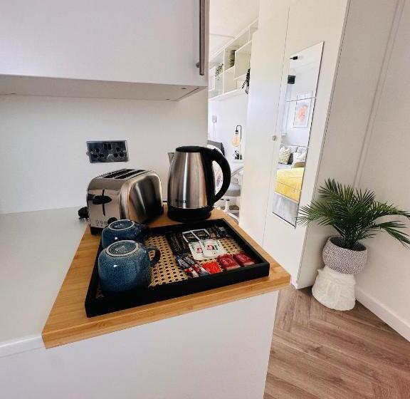 ペンション Private Room In Modern Shared Apartment, Each With Kitchenette, Central Birmingham
