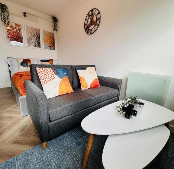 ペンション Private Room In Modern Shared Apartment, Each With Kitchenette, Central Birmingham