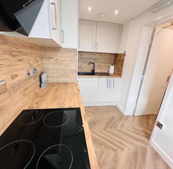 ペンション Private Room In Modern Shared Apartment, Each With Kitchenette, Central Birmingham