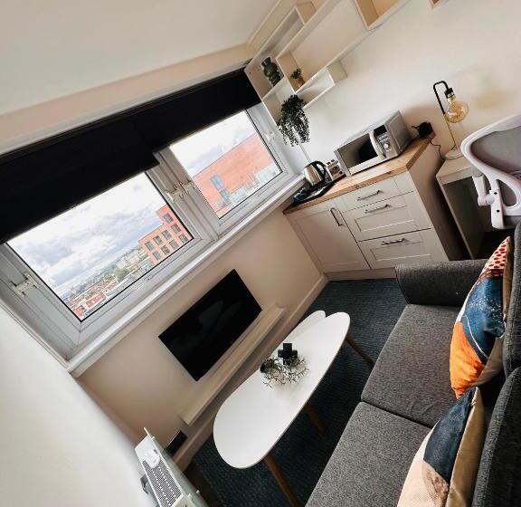 ペンション Private Room In Modern Shared Apartment, Each With Kitchenette, Central Birmingham