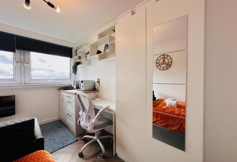 ペンション Private Room In Modern Shared Apartment, Each With Kitchenette, Central Birmingham