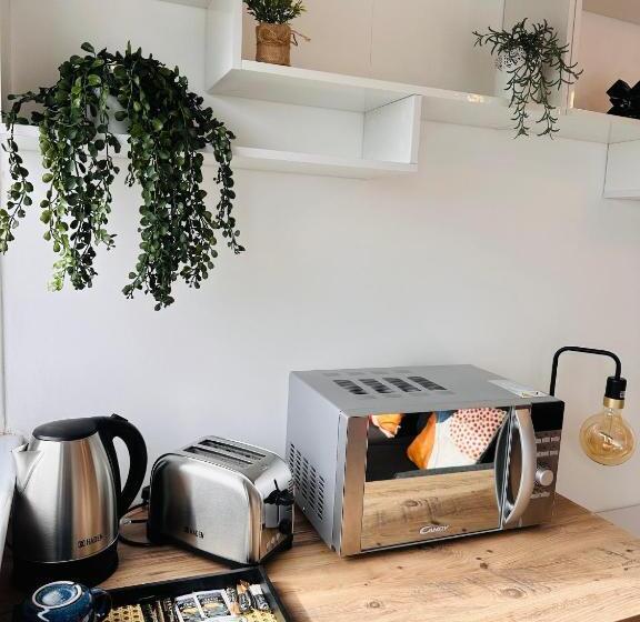 ペンション Private Room In Modern Shared Apartment, Each With Kitchenette, Central Birmingham