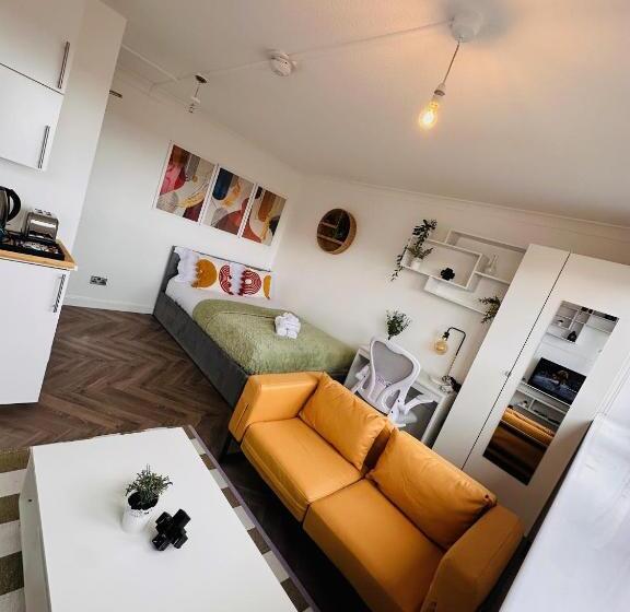 ペンション Private Room In Modern Shared Apartment, Each With Kitchenette, Central Birmingham