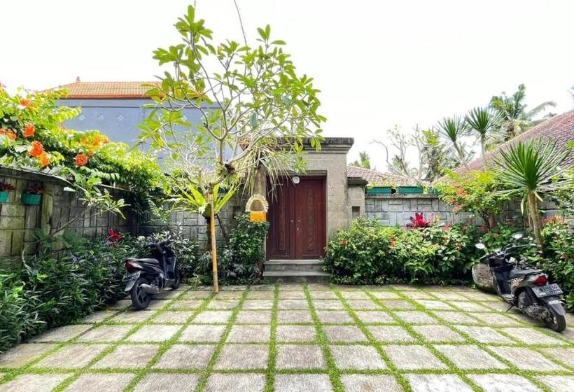بنسيون Rumah Taman Kutuh