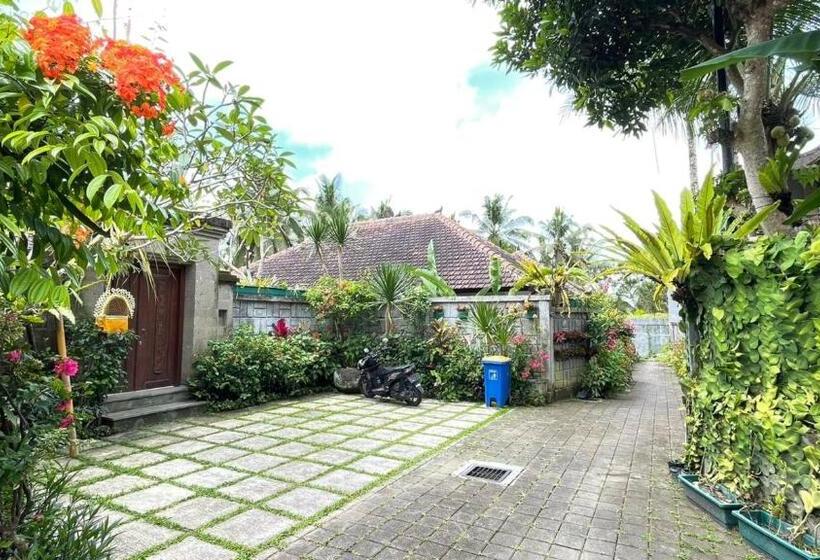 بنسيون Rumah Taman Kutuh