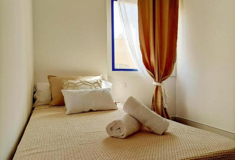 پانسیون Chakra House Fuerteventura   Affordable Rooms In A Cozy Guesthouse