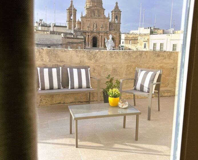 پانسیون Room In Guest Room   The 10 Square   A Townhouse Situated In The Heart Of Siggiewi Village Square