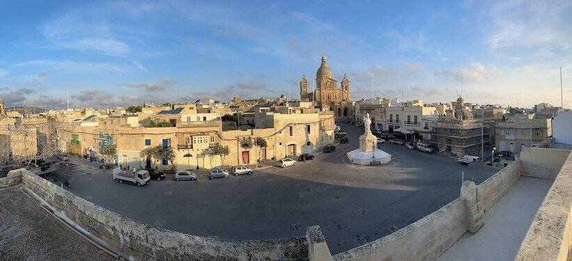 پانسیون Room In Guest Room   The 10 Square   A Townhouse Situated In The Heart Of Siggiewi Village Square