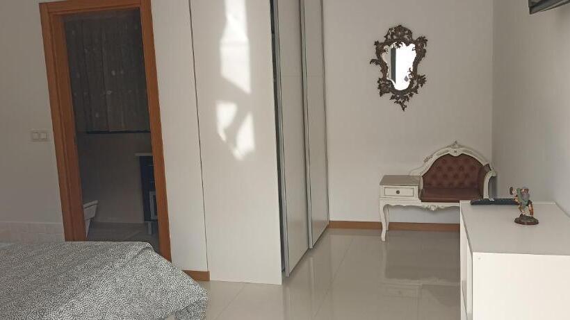 بنسيون Vale Poços House