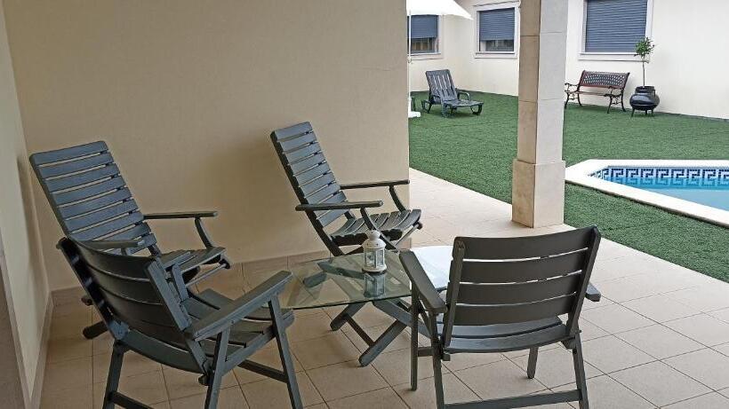 بنسيون Vale Poços House