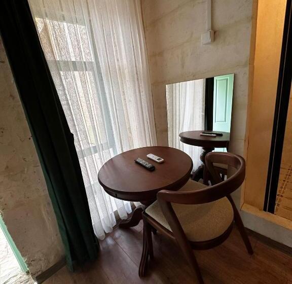 Petra Hotel & Coffee House