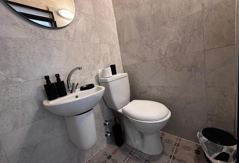 Petra Hotel & Coffee House