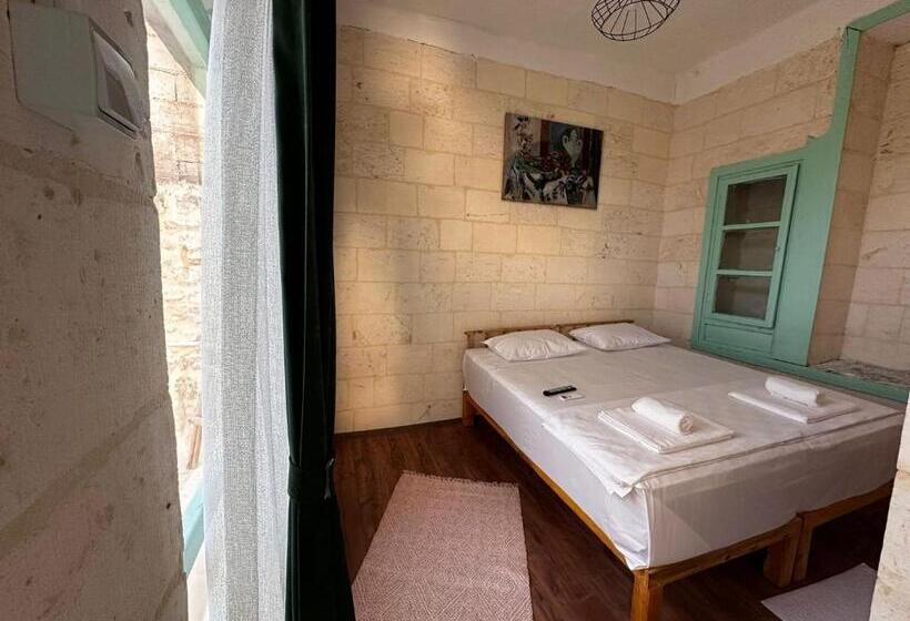 Petra Hotel & Coffee House