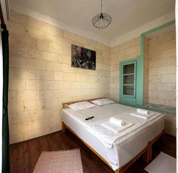 Petra Hotel & Coffee House