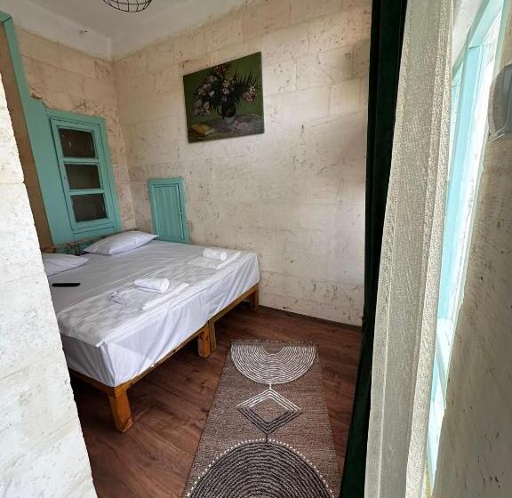 Petra Hotel & Coffee House