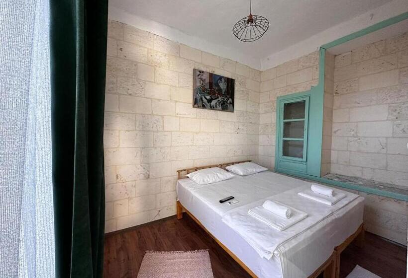 Petra Hotel & Coffee House