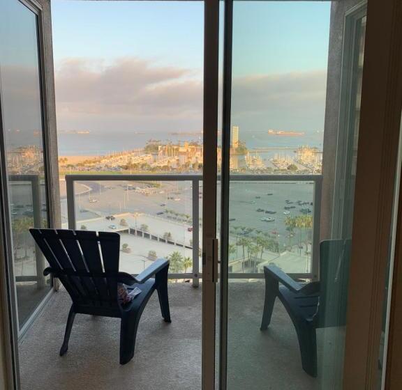 منتجع Luxury Beach Front Condo