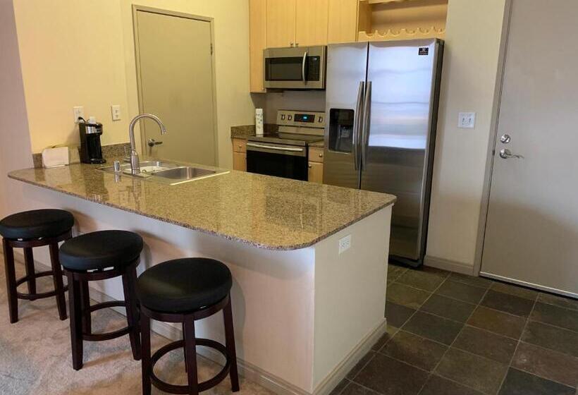 منتجع Luxury Beach Front Condo