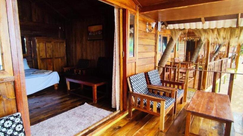 منتجع Sea Front Cottage Little Khola