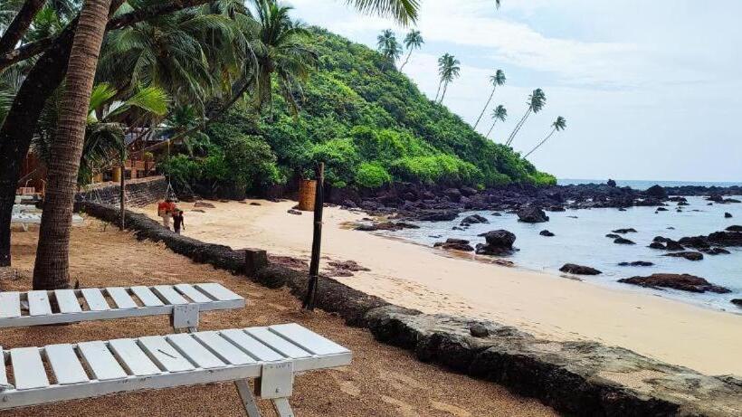 منتجع Sea Front Cottage Little Khola