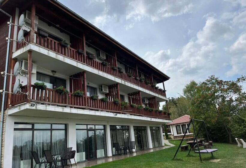 ユースホステル ваканционно селище романтика