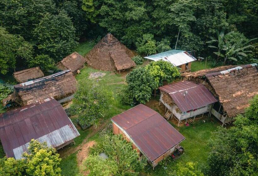 הוסטל Ditsowou Lodge & Tours