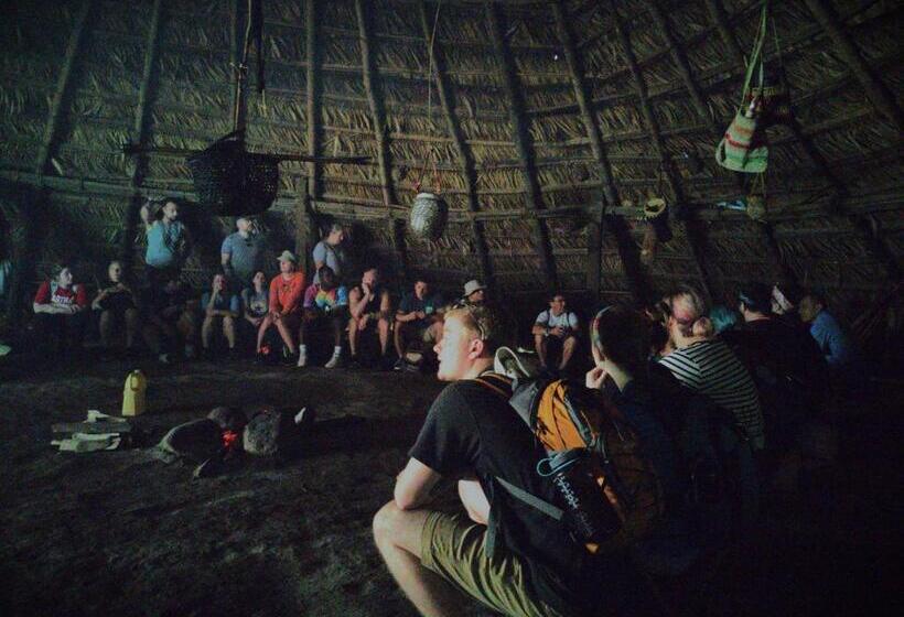 הוסטל Ditsowou Lodge & Tours